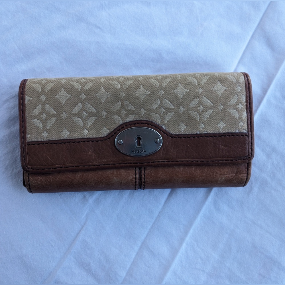 Long Fossil leather bill fold